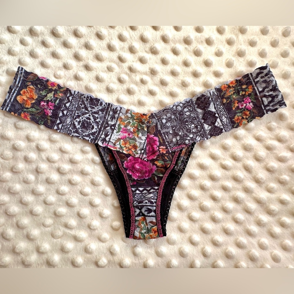 Hanky Panky Lace Thong Trio - Picture 3 of 8